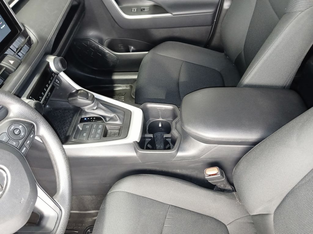 2025 Toyota RAV4 LE - Photo 15