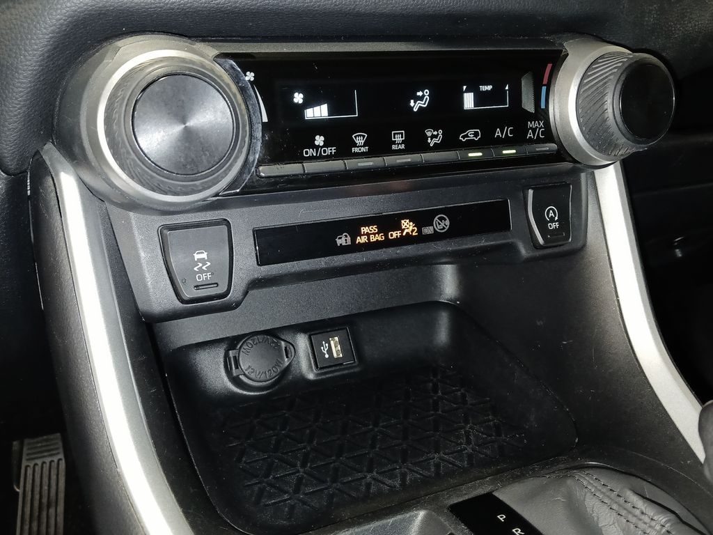 2025 Toyota RAV4 LE - Photo 18