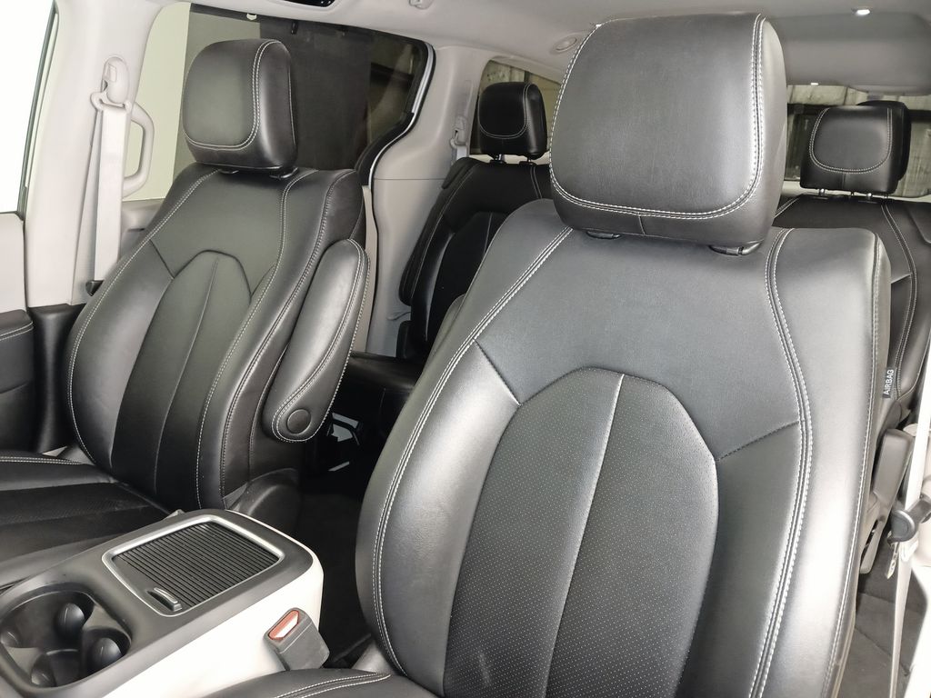 2024 Chrysler Pacifica Touring L - Photo 11