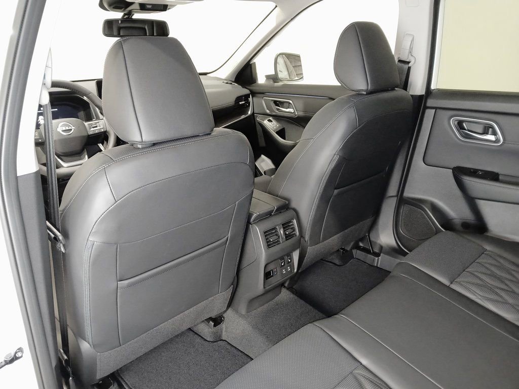 2026 Nissan Rogue Platinum - Photo 15