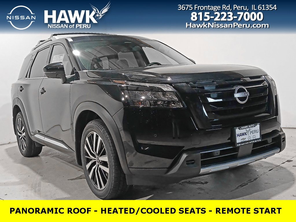 2025 Nissan Pathfinder Platinum's photo