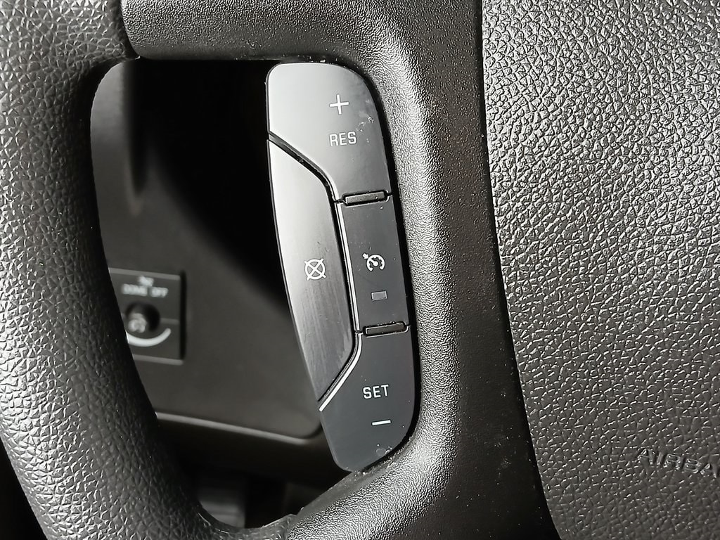 2024 GMC SAVANA - Image 18