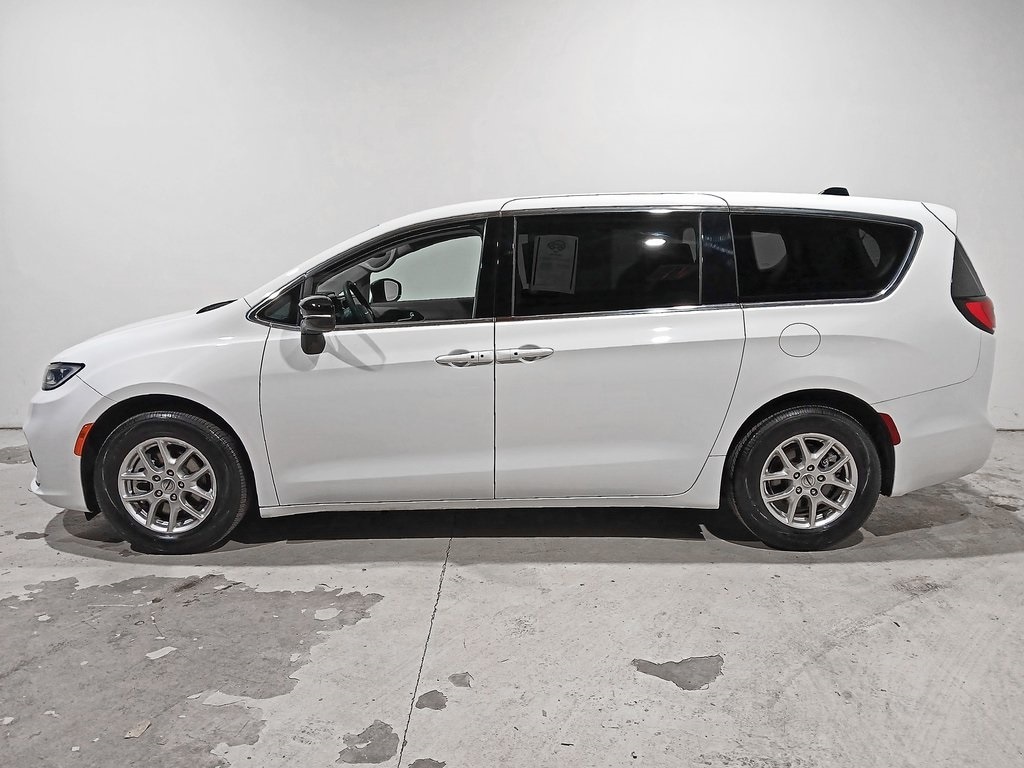 Used 2024 Chrysler Pacifica Touring L Minivan/Van