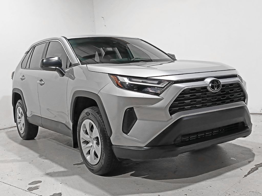 2025 Toyota RAV4 LE - Photo 29