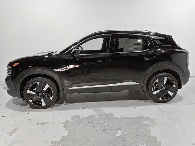 2025 Nissan Kicks SR photo 3