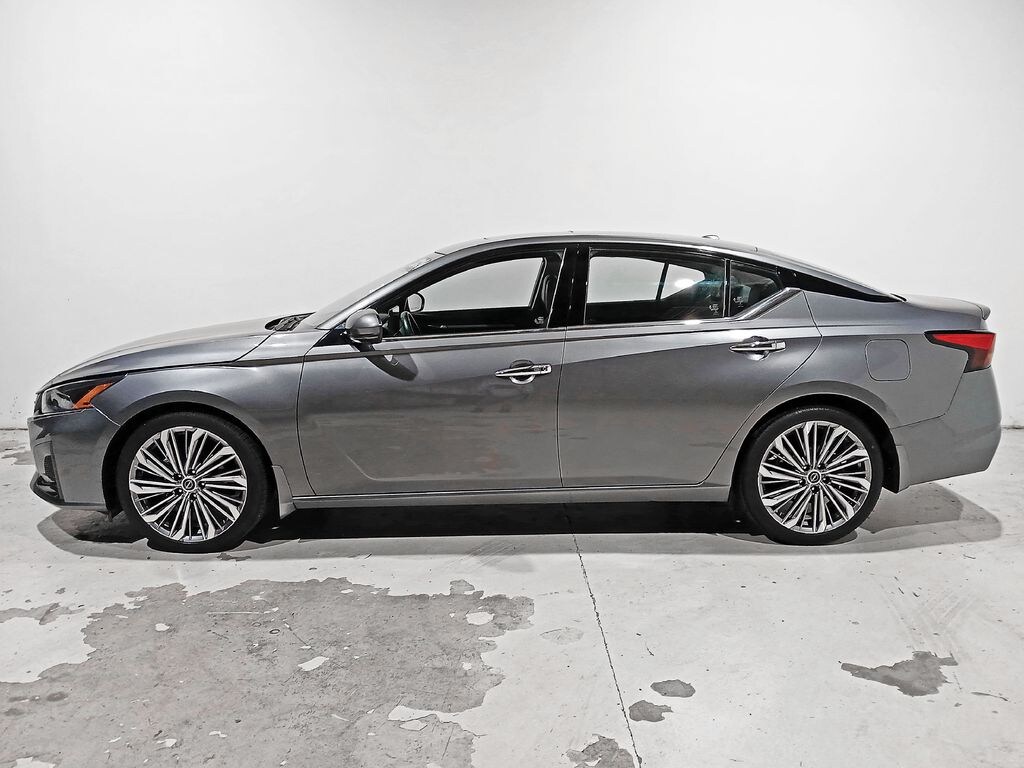 Used 2024 Nissan Altima 2.5 SL Sedan