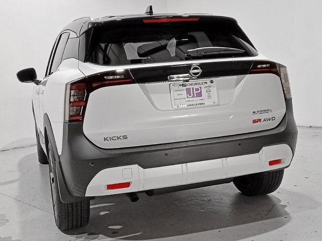 2025 Nissan Kicks SR photo 4