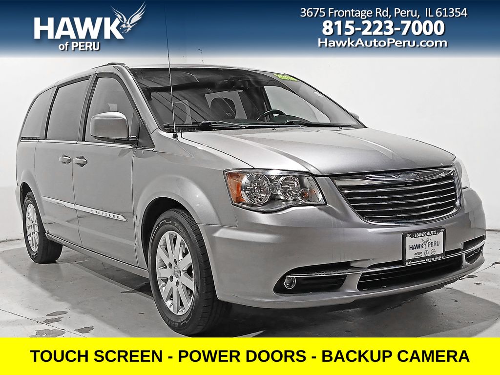2016 Chrysler Town & Country Touring's photo
