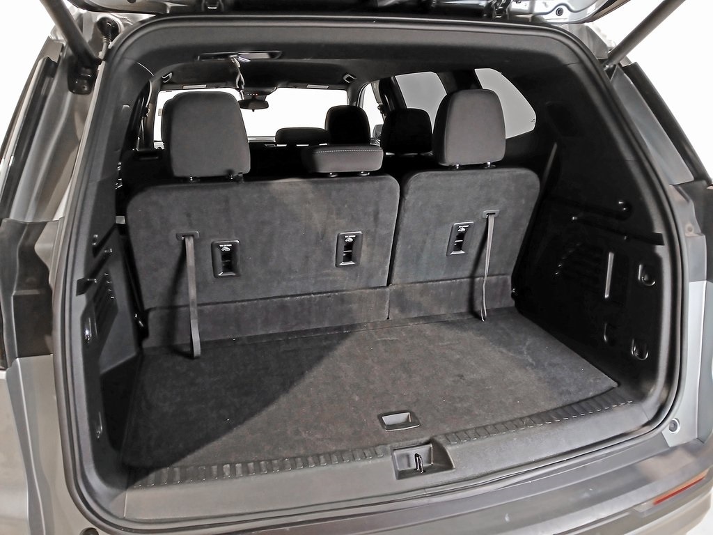 2025 GMC ACADIA - Image 8