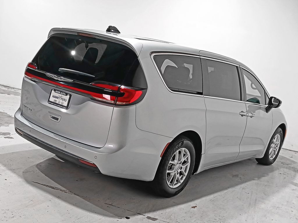 2024 Chrysler Pacifica Touring L - Photo 6