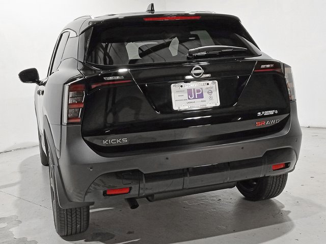 2025 Nissan Kicks SR photo 4