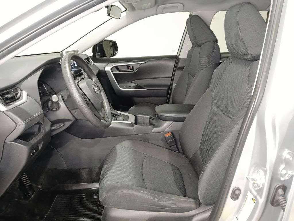 2025 Toyota RAV4 LE - Photo 9