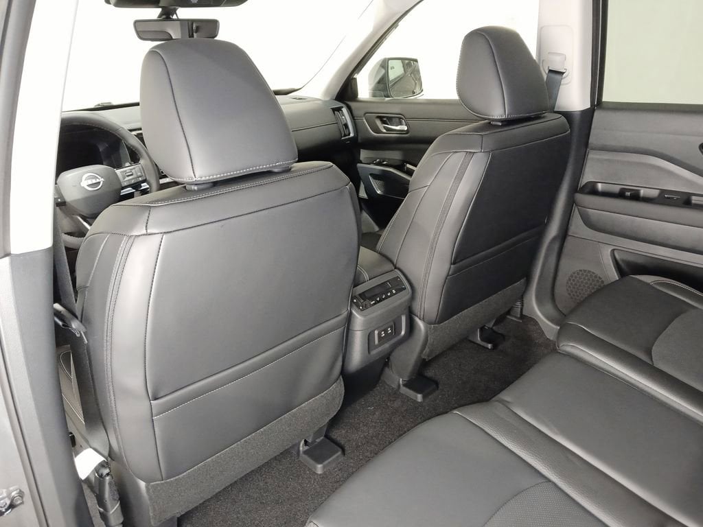 2026 Nissan Pathfinder SL - Photo 15