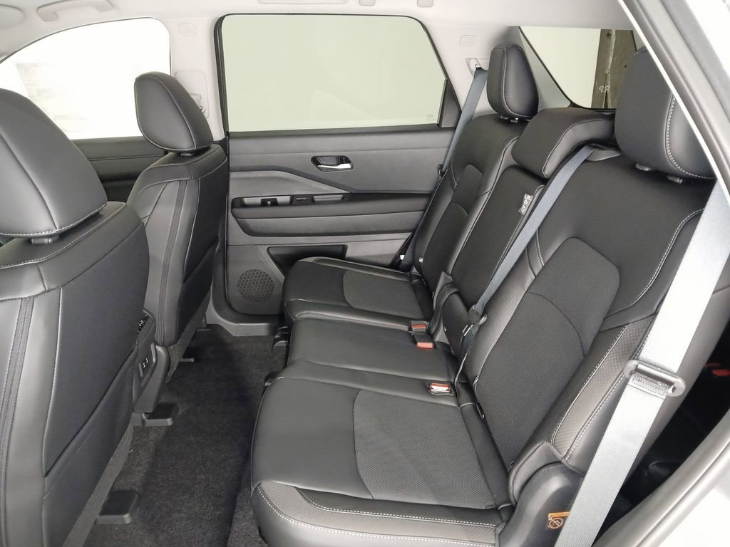 2026 Nissan Pathfinder SL - Photo 12