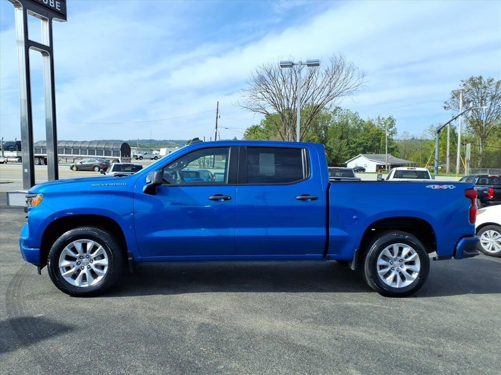 2022 Chevrolet Silverado 1500 Custom photo 2