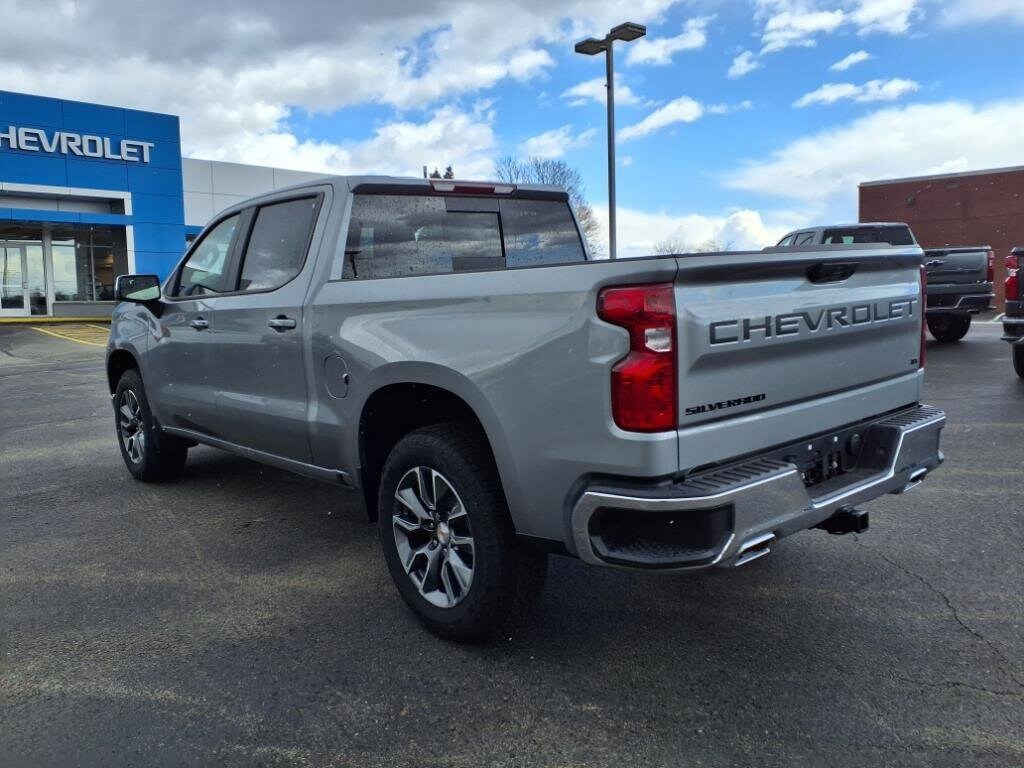2025 Chevrolet Silverado 1500 LT photo 3