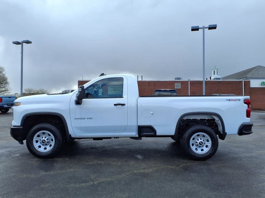 2025 Chevrolet Silverado 3500HD photo 2