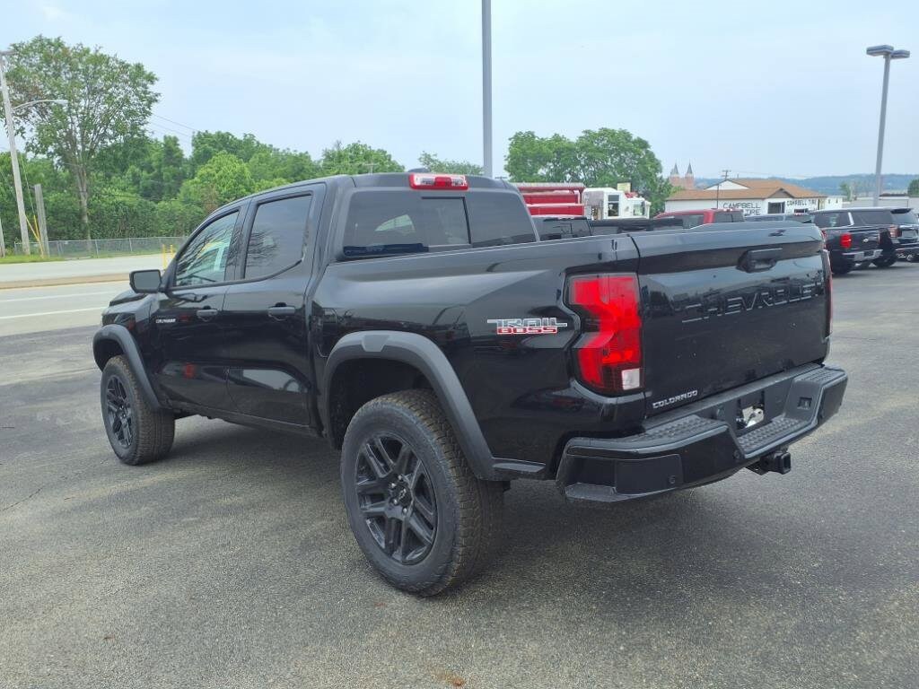 2025 Chevrolet Colorado Trail Boss photo 3