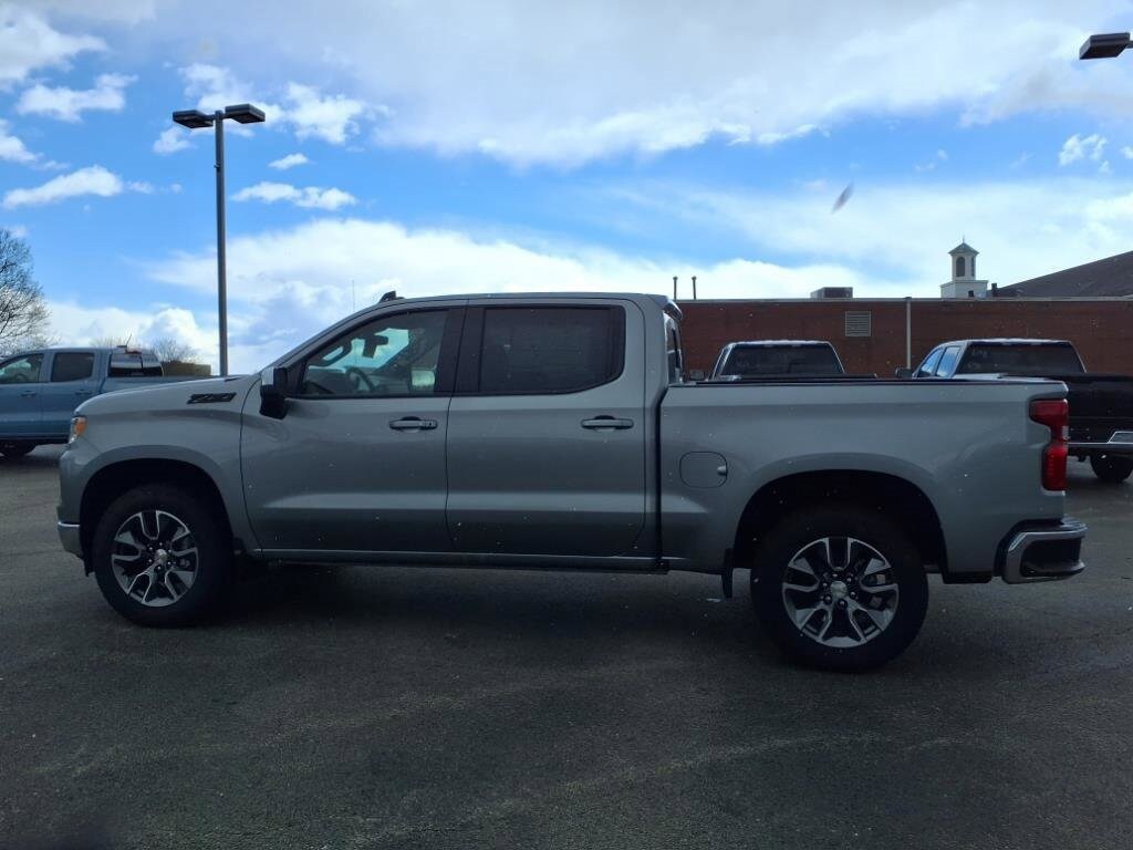 2025 Chevrolet Silverado 1500 LT photo 2