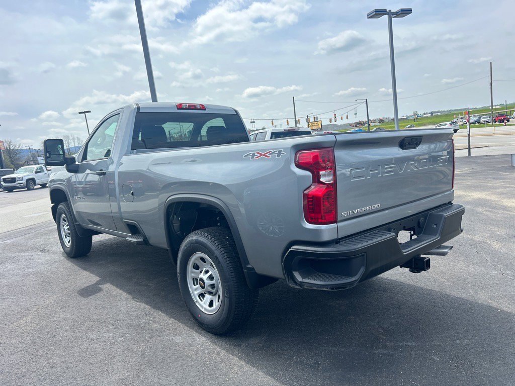 2025 Chevrolet Silverado 3500HD photo 3