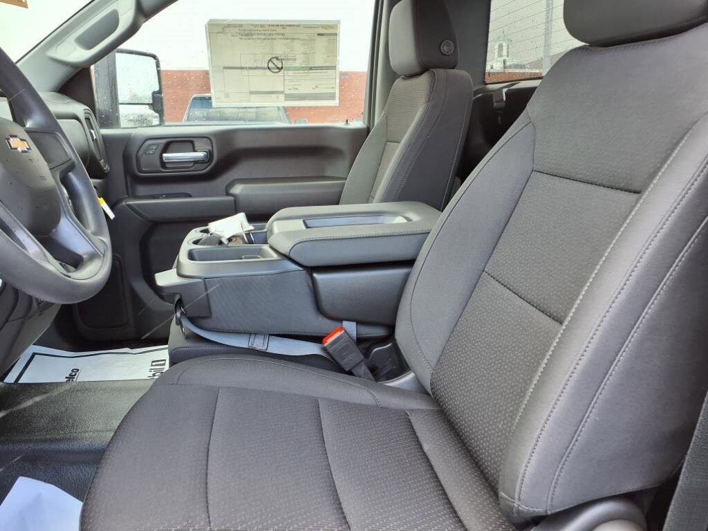2025 Chevrolet Silverado 3500HD photo 4