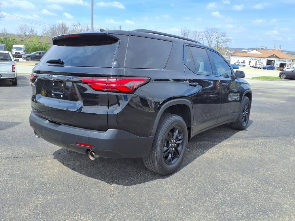 2022 Chevrolet Traverse LS photo 3