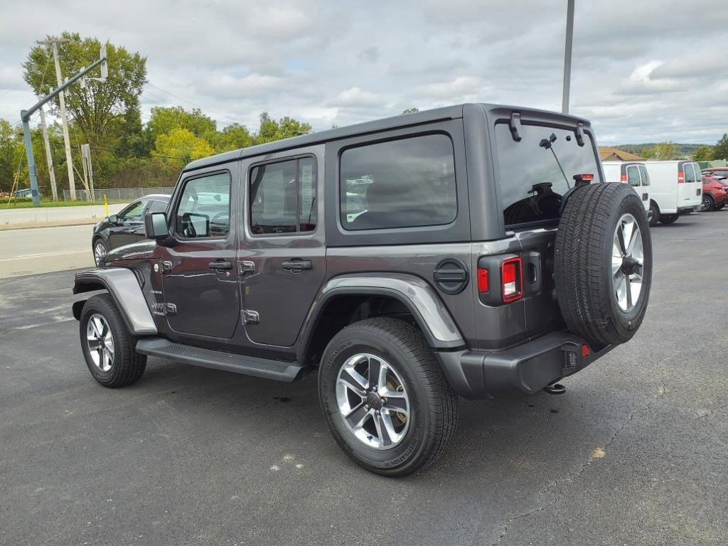 2021 Jeep Wrangler Unlimited Sahara photo 3