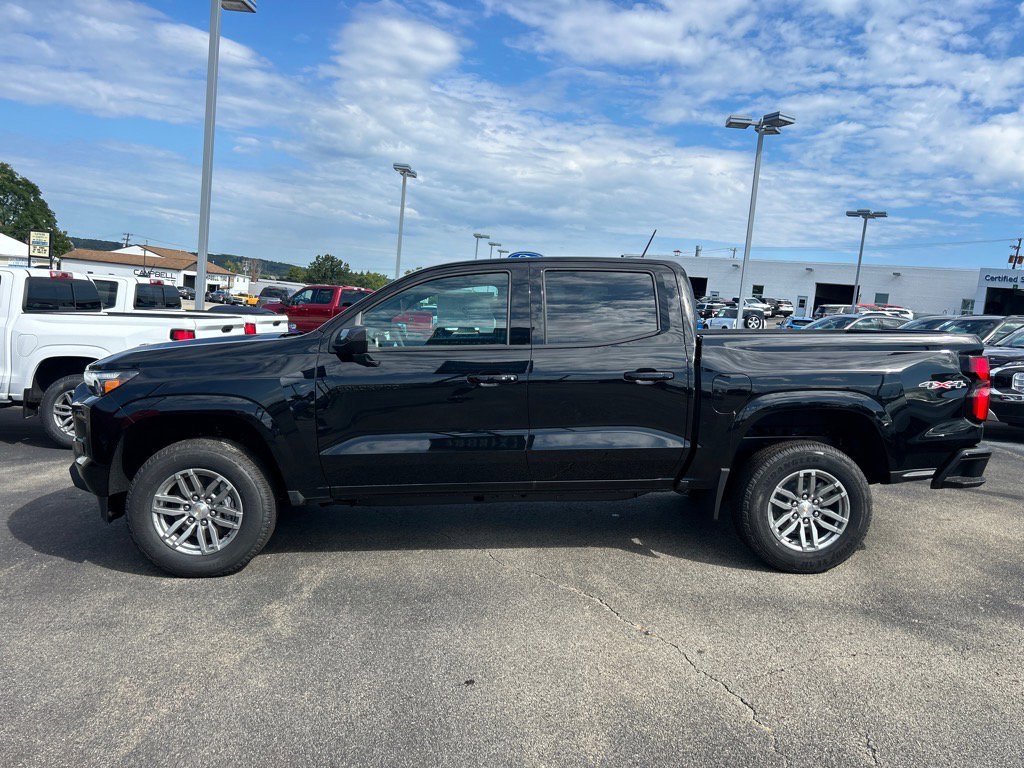 2026 Chevrolet Colorado LT photo 2