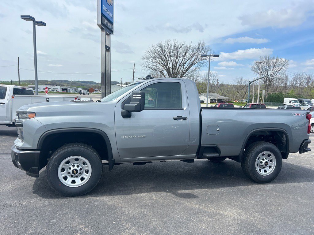 2025 Chevrolet Silverado 3500HD photo 2