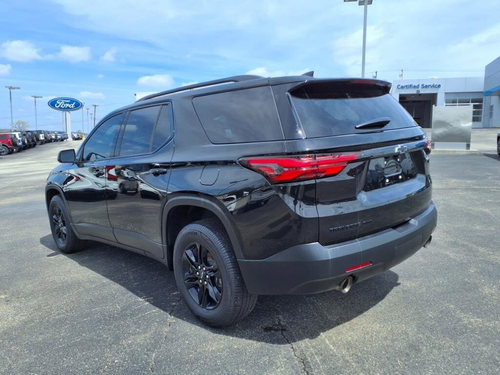 2022 Chevrolet Traverse LS photo 2