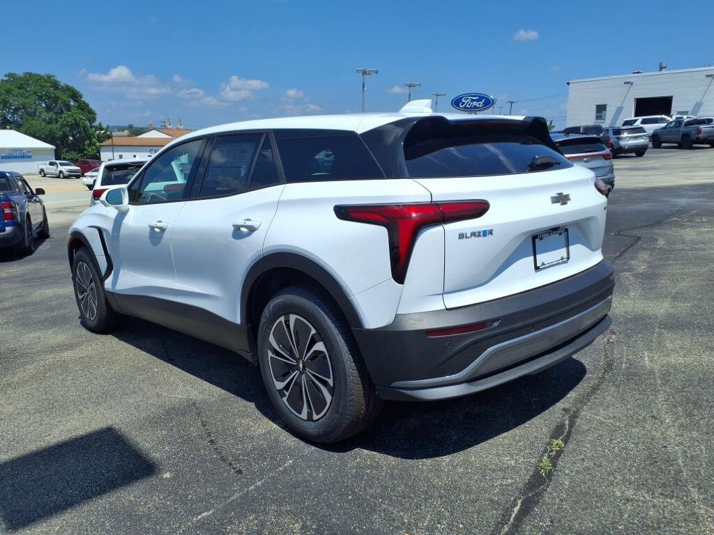 2025 Chevrolet Blazer EV photo 3