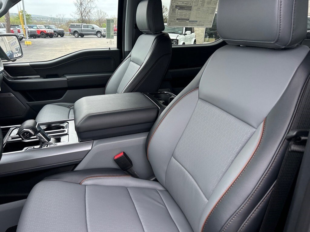 2025 Ford F-150 Lariat photo 4