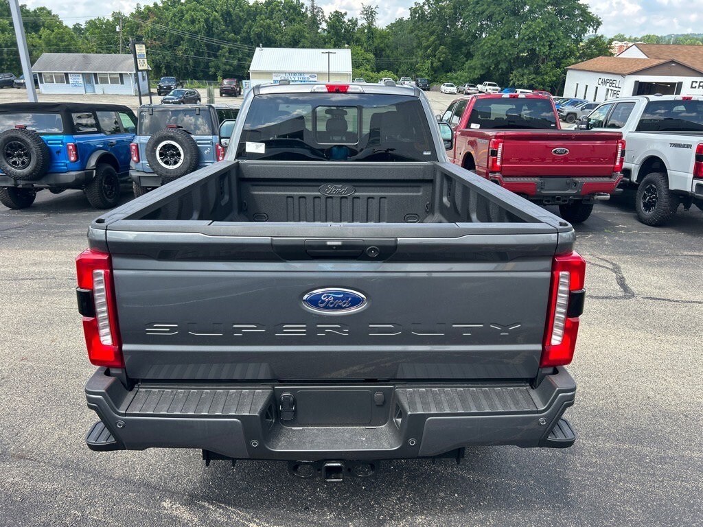 2025 Ford F-350 photo 3