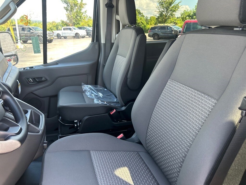 2025 Ford Transit Passenger Van XL photo 4