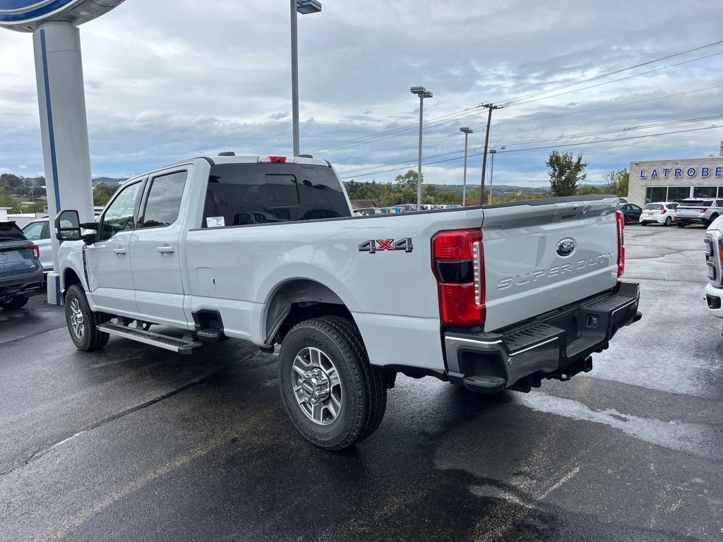 2026 Ford F-350 Lariat photo 3