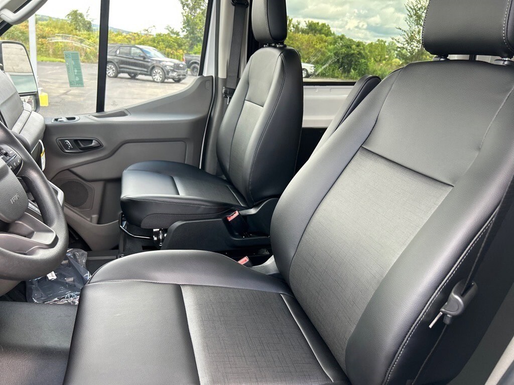2025 Ford Transit photo 4