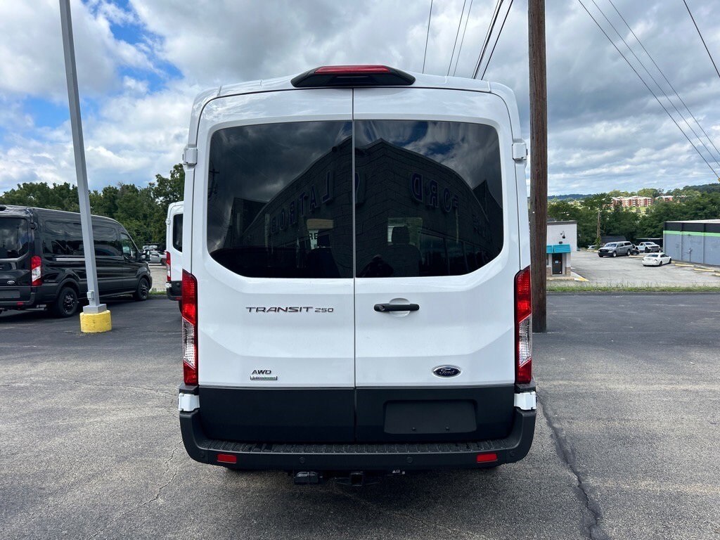 2025 Ford Transit photo 3