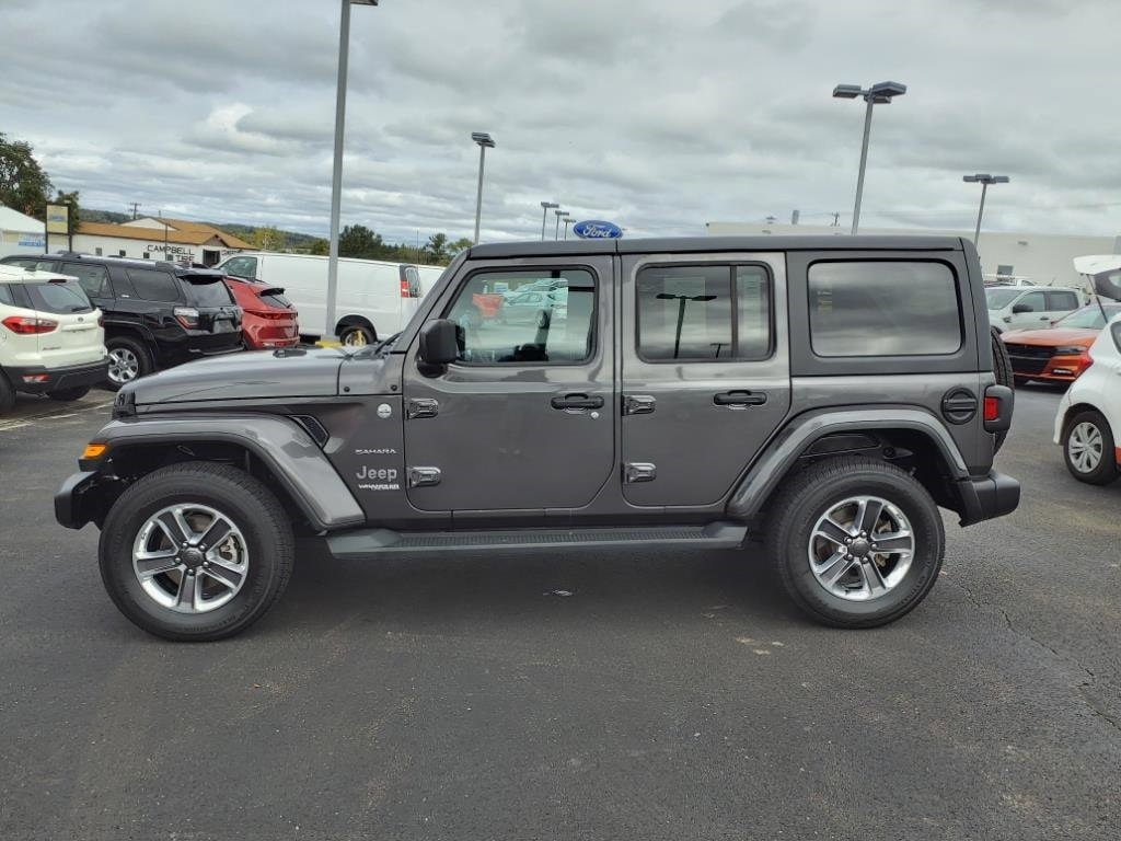 2021 Jeep Wrangler Unlimited Sahara photo 2