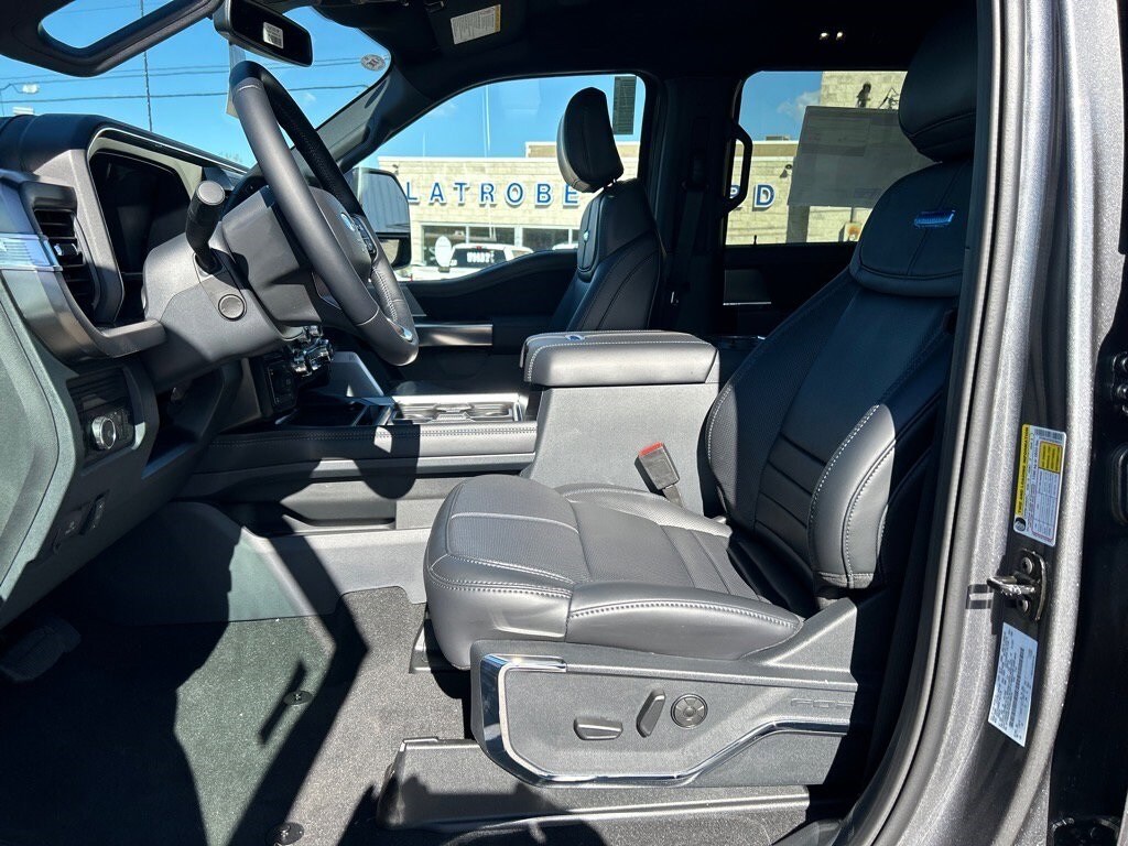 2026 Ford F-250 Platinum photo 4
