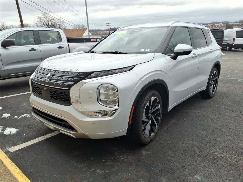 2022 Mitsubishi Outlander SEL Special Edition's photo