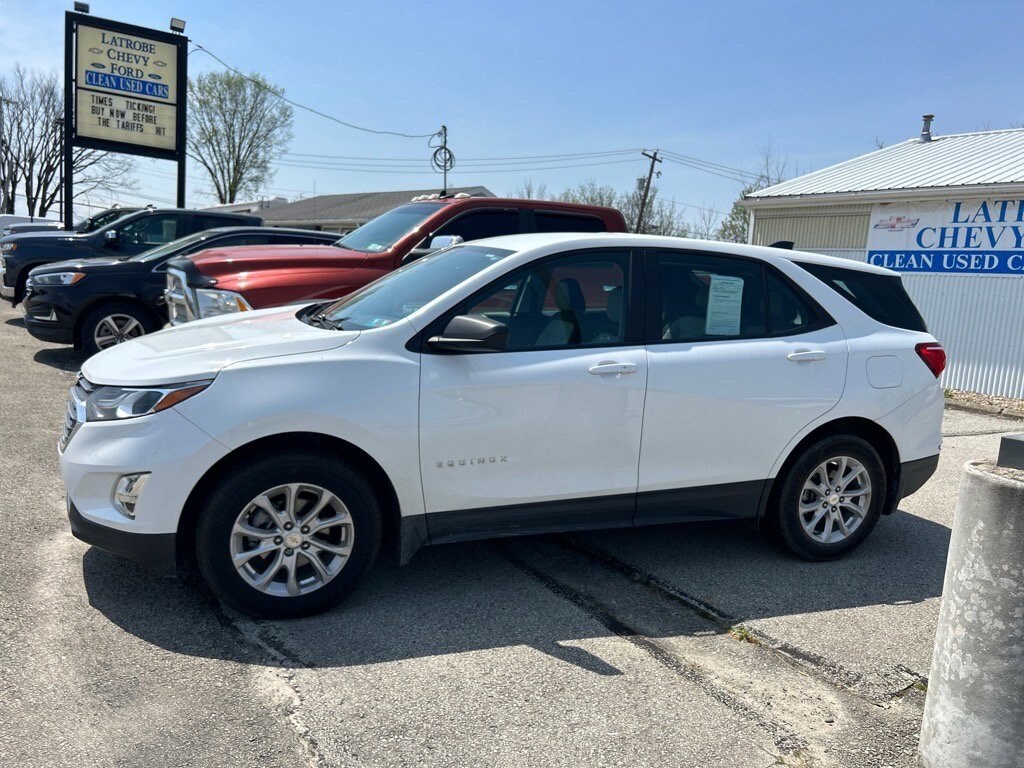 2021 Chevrolet Equinox LS photo 2