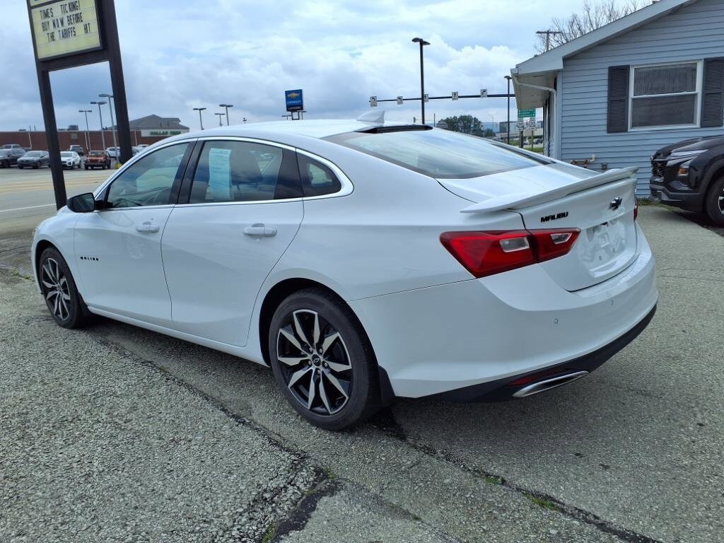 2024 Chevrolet Malibu RS photo 3