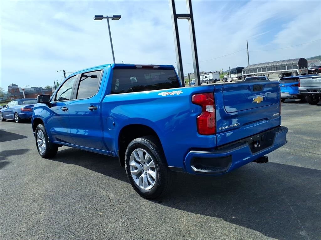 2022 Chevrolet Silverado 1500 Custom photo 3