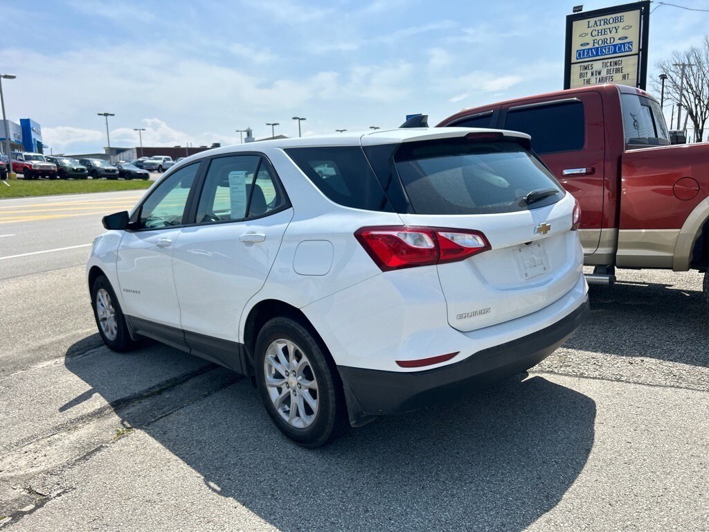 2021 Chevrolet Equinox LS photo 3