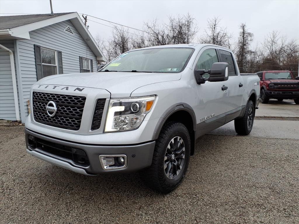 2019 Nissan Titan PRO-4X's photo