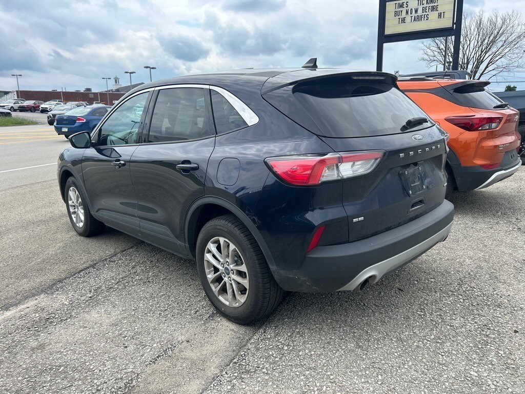 2021 Ford Escape SE photo 2