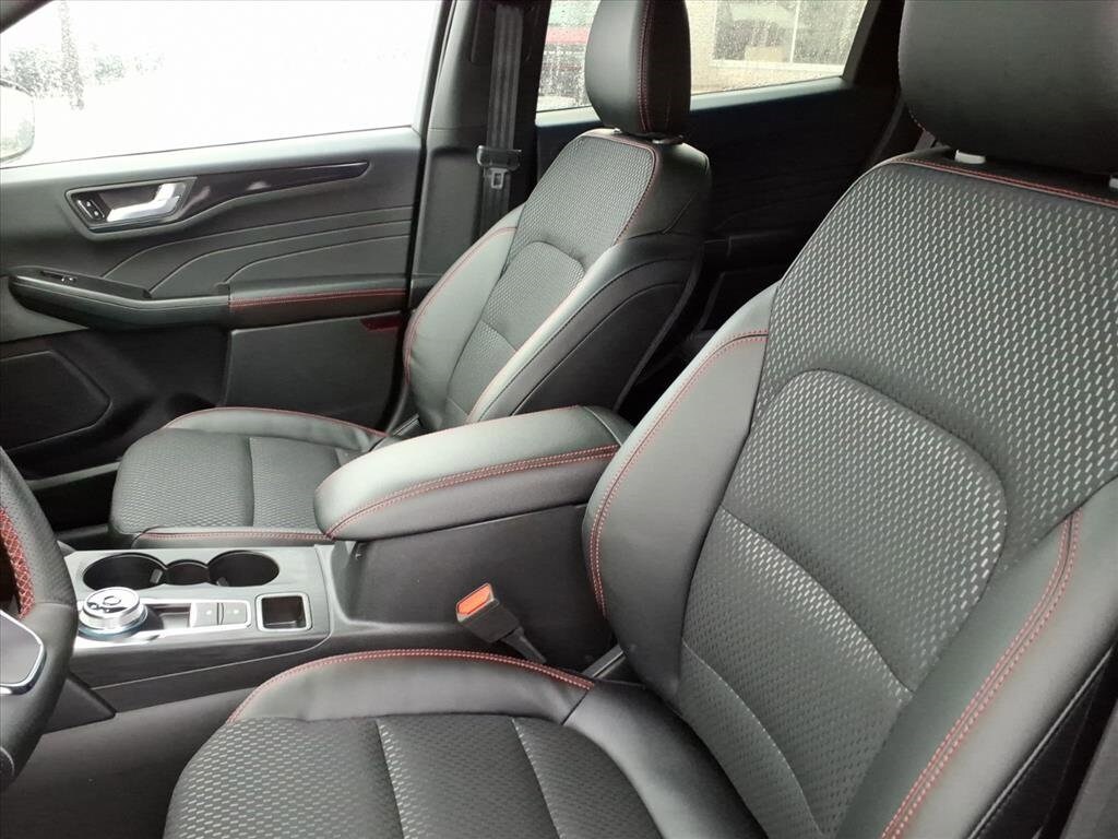 New 2026 Ford Escape Hybrid ST-Line Select SUV