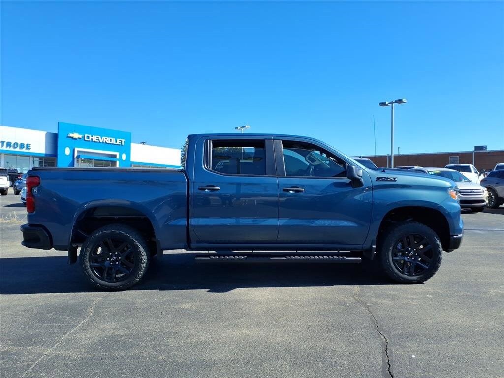 2024 Chevrolet Silverado 1500 Custom Trail Boss photo 3
