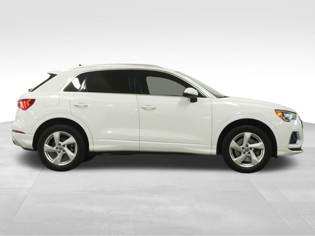 2020 Audi Q3 45 TFSI Premium photo 4