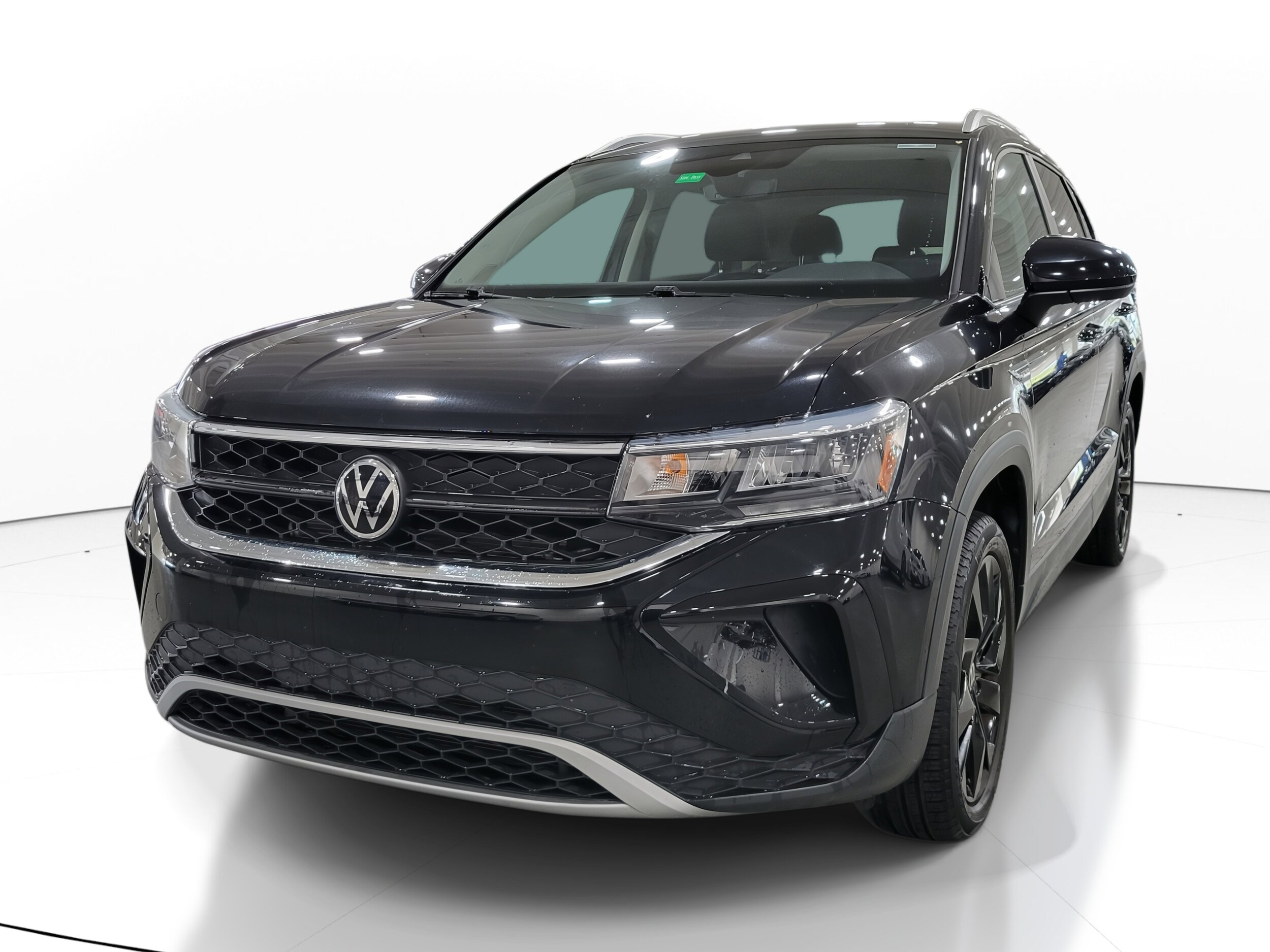 2022 Volkswagen Taos SE photo 2